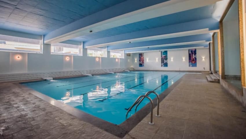 the nearest swimming pool